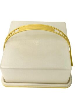 Vintage Tupperware Cream Cake Carrier with Yellow Handle